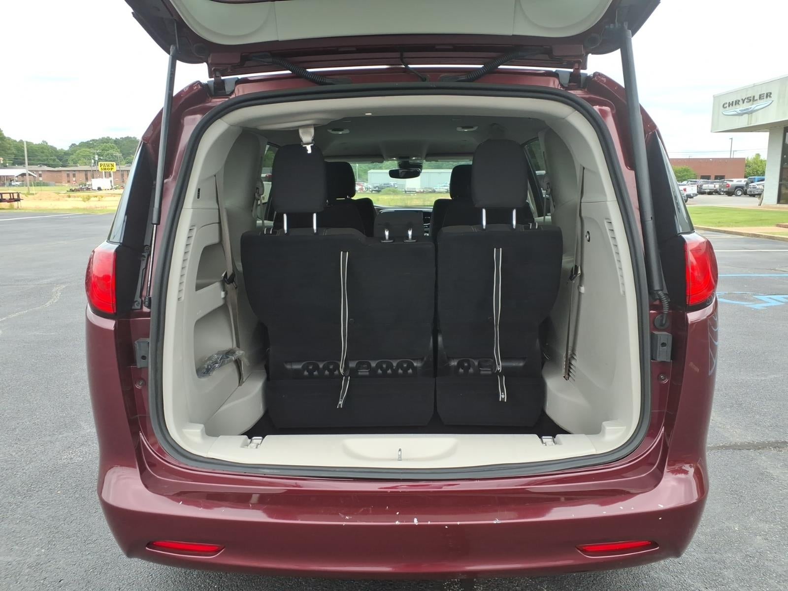 2023 Chrysler Voyager LX