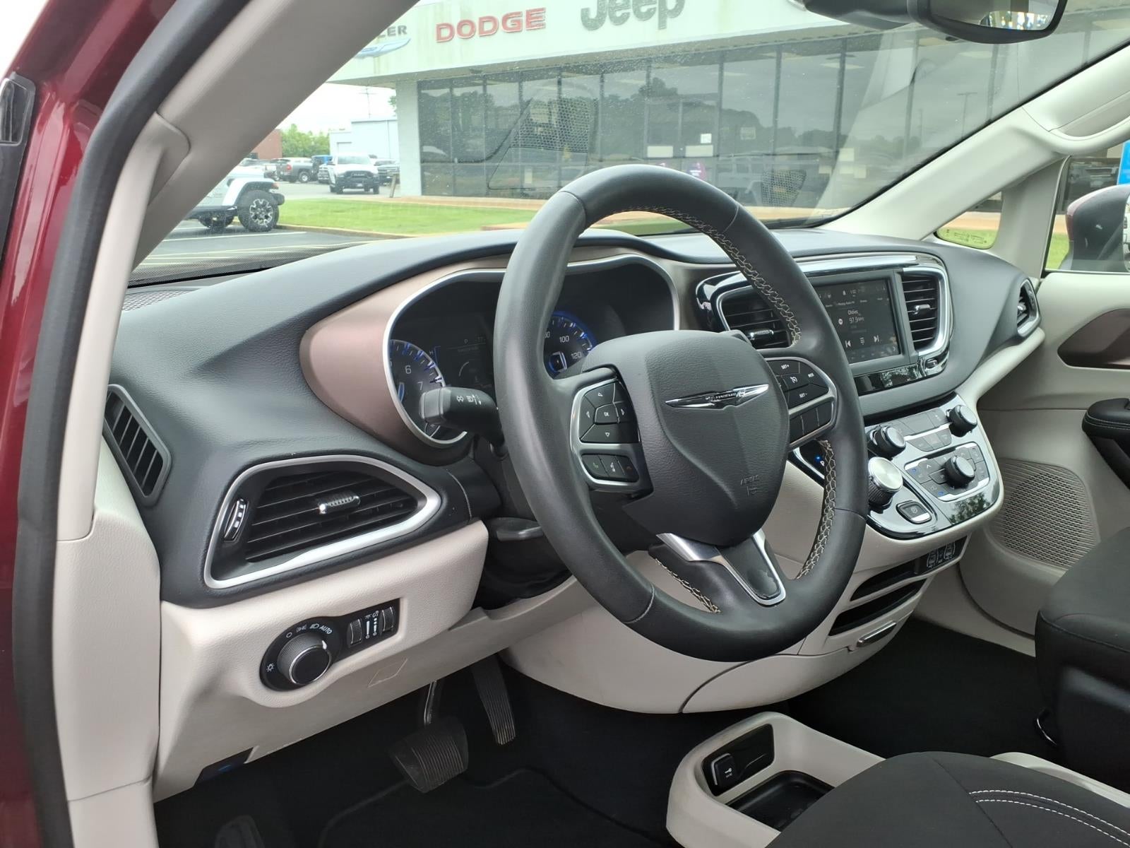2023 Chrysler Voyager LX