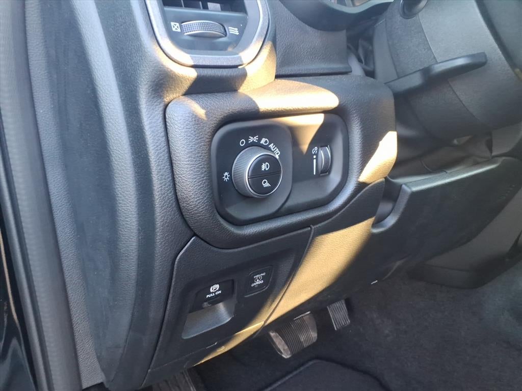 2025 RAM Ram 1500 RAM 1500 TRADESMAN CREW CAB 4X2 5'7' BOX