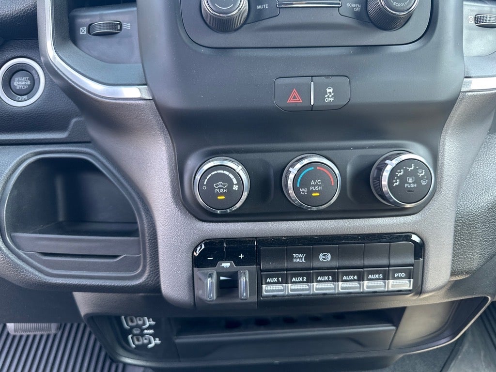 2023 RAM 3500 Chassis Tradesman/SLT